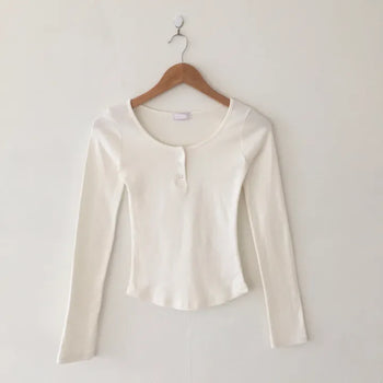 Snap button scoop long-sleeve tee