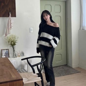 Off-shoulder Colorblock Border Loose Fit Knit