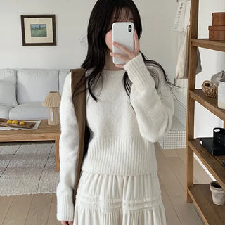 Lightweight and Soft Wool Loose Fit Round Knit