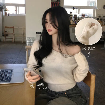 Delicate Fit Covering Back of Hand, Thick Wool Lip Neck Off-Shoulder Avant-Gallery Delicate Slim Fit Sleeve Button Slit Long Sleeve Knit