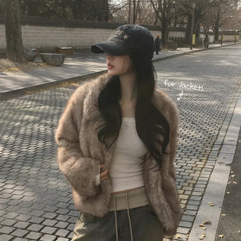 Thick, loose-fit collared short fur coat with a luxurious real fur-like texture