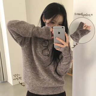 Back-of-hand Avant Fit, Thick Wool Round Neck Avant Delicate Loose Fit Sleeve Button Slit Long Sleeve Knit
