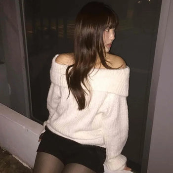 Delicate Fit Off-Shoulder Balloon Loose Fit Knit