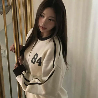 84 Lettering Contrast Line Oversized Sweatshirt