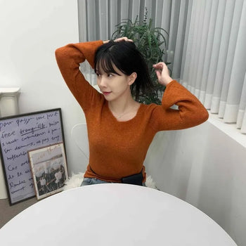 Simple U-neck Semi-Crop Knit