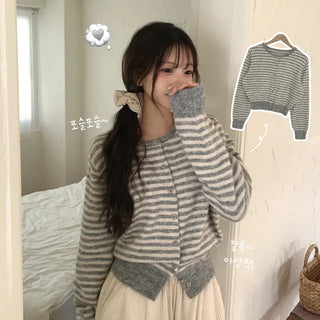 Delicate U-Neck Contrast Striped Waist-Cinched Delicate Avant-Around Fit Wool Knit Cardigan