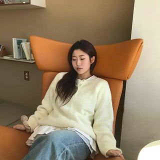 Minimal Raglan Sleeve Button Knit