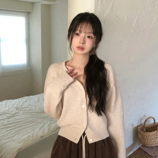 Full of coziness, Basic Wool V-Neck Delicate Slim Fit Semi-Crop Knit Cardigan