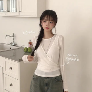 Full of innocence, U-neck Integrated Bustier Wrap Ribbon Strap Slim Delicate Skinny Fit Layered Long Sleeve T-shirt