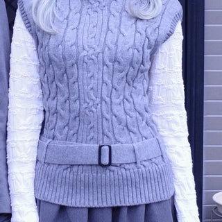 Belt Cable Half Knit Vest