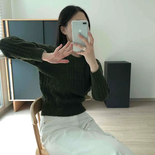 Twist Cable Round Neck Crop Knit