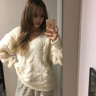 Mellow Twist V-Neck Knit