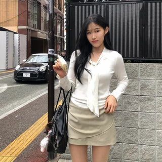 Light Tie V-Neck Knit