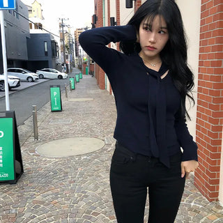 Light Tie V-Neck Knit