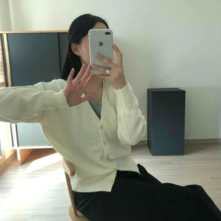 Minimal Loose Fit V-Neck Cardigan