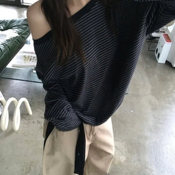 *Delicate Fit* Tie Striped Off-shirt