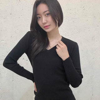 Slim Point V-Neck Ribbed Knit