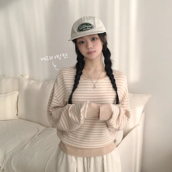 Full of cuteness, soft color-block striped U-neck avant-garde loose-fit long-sleeve knit