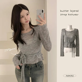 Delicate fit covering the back of the hand, integrated bustier layered ribbon strap, see-through U-neck delicate slim fit wool long-sleeve knit