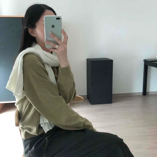 Standard Fit V-Neck Basic Long-Sleeve Knit Tee