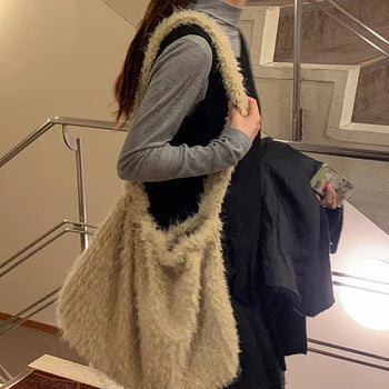 Poi Big Shoulder Bag
