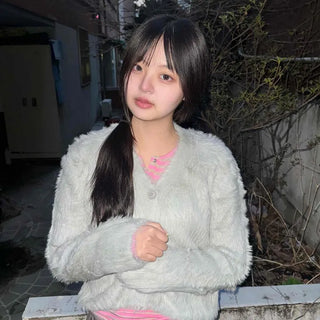 Avant-fit V-neck Short Knit Cardigan