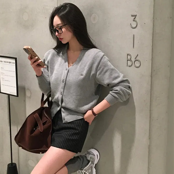 Merlin Pendant V-neck Cardigan