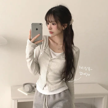 Lovely mood, U-neck one-piece striped pendant side shirring slim, delicate fit cotton semi-cropped long sleeve cardigan