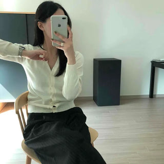 Slim Fit Neat V-Neck Short Knit Cardigan