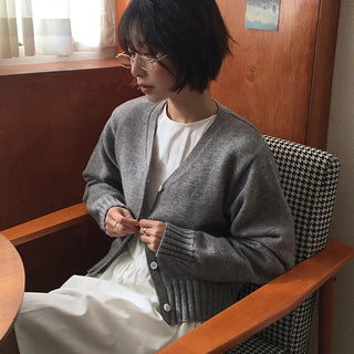 Spear V-neck Basic Cardigan