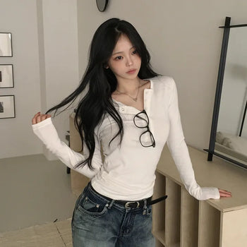 Soft, U-neck button slim, delicate, skinny fit long-sleeve t-shirt