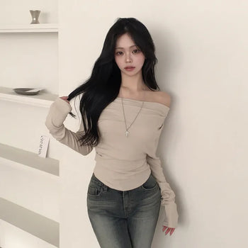 Feminine Mood, Drape Off-Shoulder, Side Shirring, Rolled Hem, Cinched Waist, Slim and Delicate Fit Long Sleeve T-Shirt