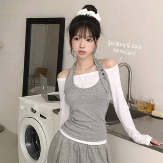 Delicate fit covering the back of the hands, halter neck slim-fit sleeveless top with button details + off-shoulder delicate long-sleeve t-shirt layered set