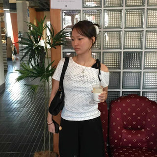 Dot Ribbon Off-shoulder Short-sleeve T-shirt