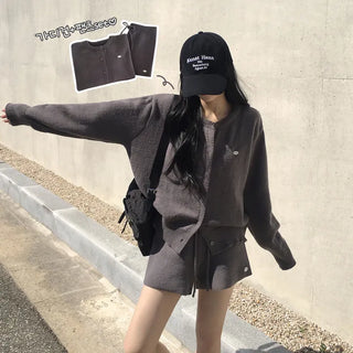 Soft, Pendant Round Neck Avant-Grip Knit Cardigan + A-Line Knit Shorts Two-Piece Outfit Set
