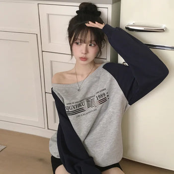 Stimulating Protective Instincts, Contrast Raglan Off-shoulder Vintage Lettering Print Avant-garde Oversized Sweatshirt
