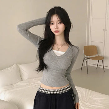 Integrated Ribbed V-Neck Pendant Crop Layered Long Sleeve T-Shirt