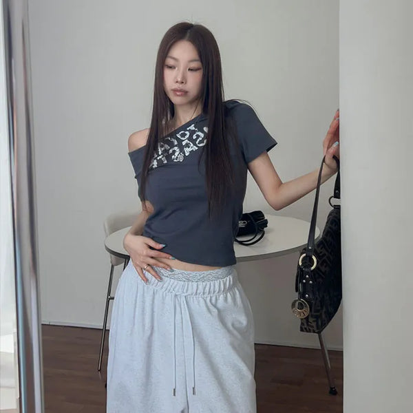 Kitten Lettering One-Shoulder Short Sleeve T-Shirt [Modal 38%]
