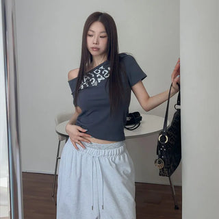 Kitten Lettering One-Shoulder Short Sleeve T-Shirt [Modal 38%]