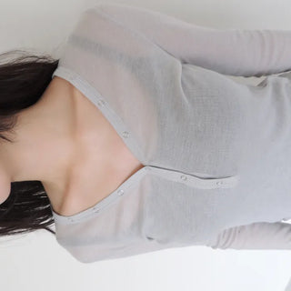 single snap v-neck tee  / single snap V-neck T-shirt