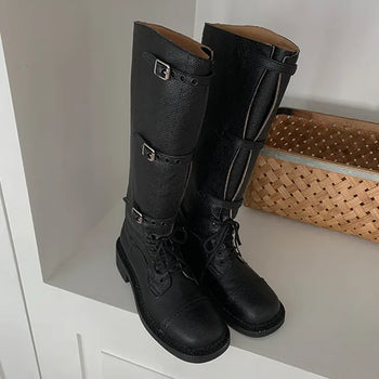 Lash buckle long boots