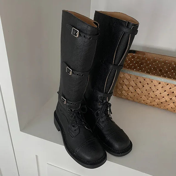 Lash buckle long boots