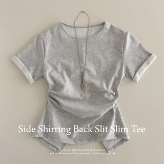 Back-detailed detail, Round neck, side shirring, back cut slit, slim waist, feminine fit, roll-up short sleeve T-shirt