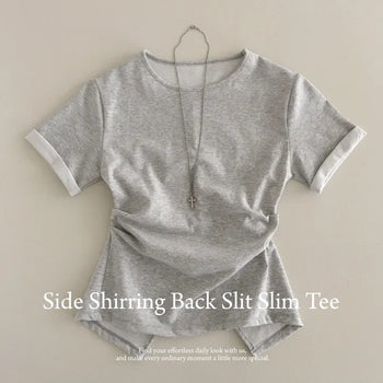 Back-detailed detail, Round neck, side shirring, back cut slit, slim waist, feminine fit, roll-up short sleeve T-shirt