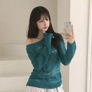 See-through Boat Neck Delicate Loose Fit Long Sleeve Knit that Covers the Back of the Hand