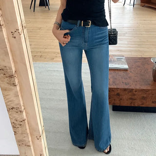 Flowy, chic bootcut denim