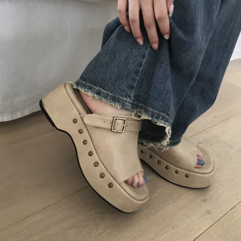 Dua metal platform sandals