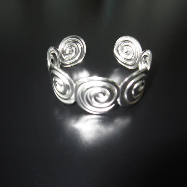 Change Whelk bangle