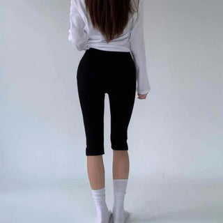 Leaf Slit 3/4 Length Capri Pants