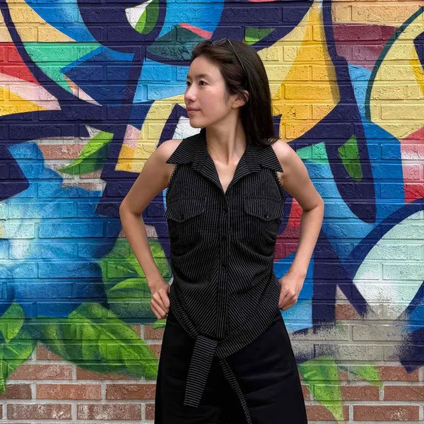 Button flap pocket back-open strap striped sleeveless shirt